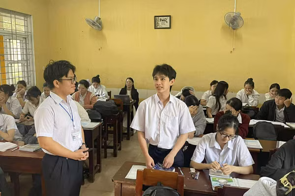 Giờ học tại Trường THPT Hương Vinh (TP Huế). Ảnh: NTCC