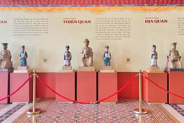 Toàn cảnh không gian vinh danh Bộ tượng Tam Quan Đại Đế tại Bảo tàng TPHCM. Ảnh: Khánh Vy.
