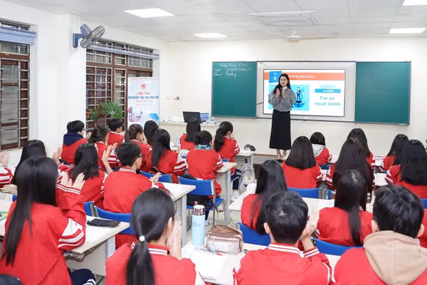 Giờ học tại Trường THCS - THPT Sư phạm, Trường Đại học Sư phạm Hà Nội 2. Ảnh: NTCC