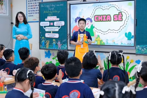 Một giờ học trên lớp tại Trường Tiểu học Nam Trung Yên, phường Yên Hòa, Hà Nội. Ảnh: Đình Tuệ