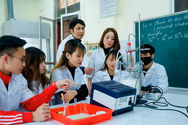 Sinh viên Trường Đại học Sư phạm (Đại học Thái Nguyên) trong giờ thực hành. Ảnh: Website nhà trường