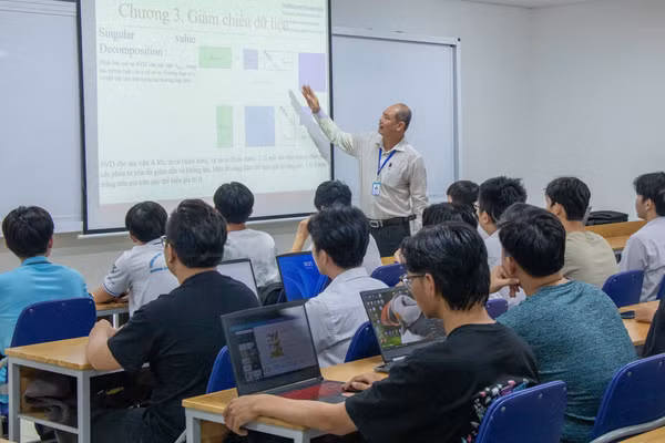 Một giờ học tại giảng đường Trường Đại học Công Thương TPHCM. Ảnh: NTCC
