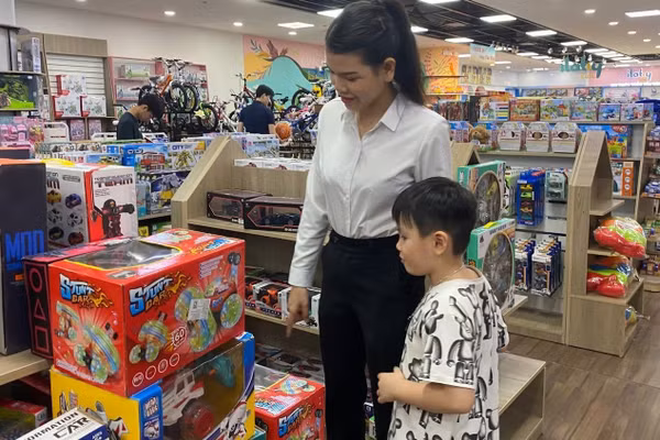 Ngày Quốc tế Thiếu nhi hiện nay phần nào phản chiếu áp lực làm cha mẹ trong xã hội hiện đại. Ảnh minh họa: INT.
