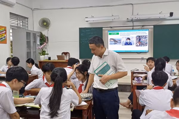 Một giờ học được tổ chức theo hình thức làm việc nhóm của học sinh Trường THCS Nguyễn Huệ (Đà Nẵng). Ảnh: NTCC