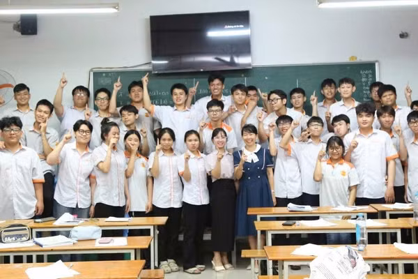 Học sinh lớp 12VD06 Trường Cao đẳng Viễn Đông, TPHCM.