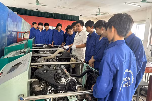 Giờ học tại Trung tâm Giáo dục thường xuyên - Ngoại ngữ, Tin học Hải Dương (TP Hải Phòng). Ảnh: NTCC