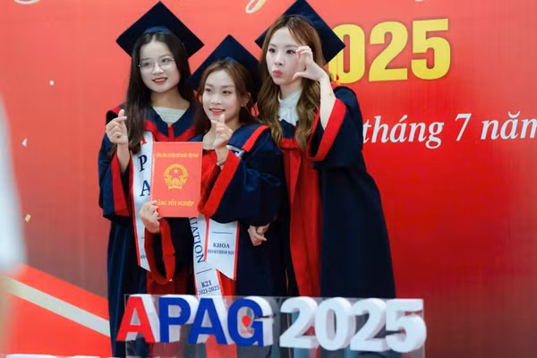 Sinh viên Học viện Hành chính và Quản trị công. 