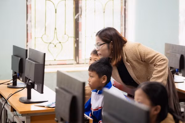 Giáo viên sử dụng hiệu quả AI sẽ đặt nền móng quan trọng trong tiến trình chuyển đổi số giáo dục. Ảnh: Mai Huệ