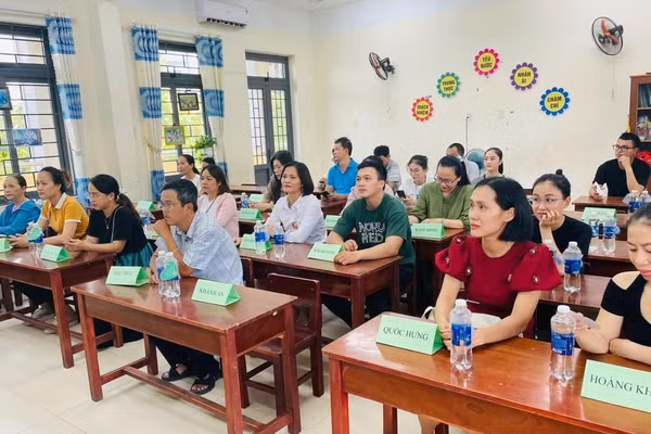 Trường Tiểu học Lê Đình Chinh gặp mặt cha mẹ học sinh. Ảnh: NTCC