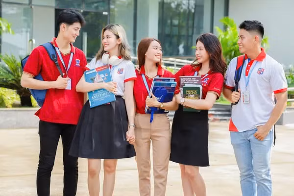 Sinh viên Trường Đại học Nguyễn Tất Thành. Ảnh: NTCC