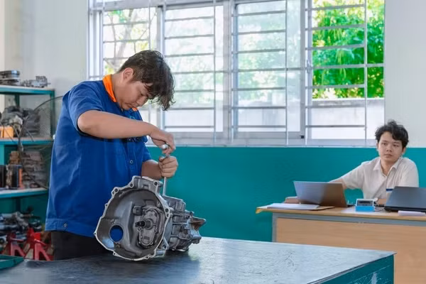 Sinh viên trường nghề cũng nằm trong diện hỗ trợ học phí theo dự kiến của UBND TPHCM. Ảnh: NTCC