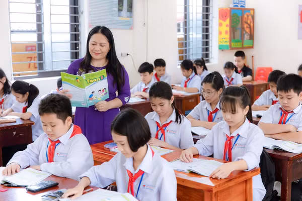 Cô trò Trường THCS Bạc Liêu – Ninh Bình (Cà Mau). Ảnh minh họa: INT