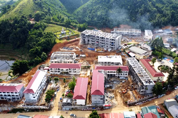 Công trình Trường Nội trú liên cấp Yên Khương (Thanh Hóa) đang được gấp rút hoàn thiện.