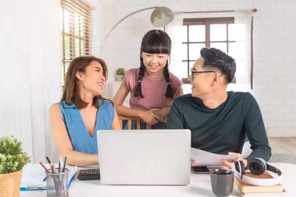 Gia đình chính là nơi đầu tiên và quan trọng nhất để trẻ học cách ứng phó với tình huống khẩn cấp trong cuộc sống. Ảnh: Everest.