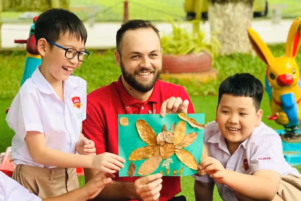 Thầy và trò học tập, vui chơi trong không gian gần gũi, thân thiện.