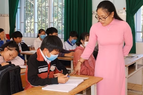 Cô Ka H’Hoa - giáo viên Trường Tiểu học & THCS Phan Đình Giót (Nam Gia Nghĩa, Lâm Đồng). Ảnh: Đặng Hiền