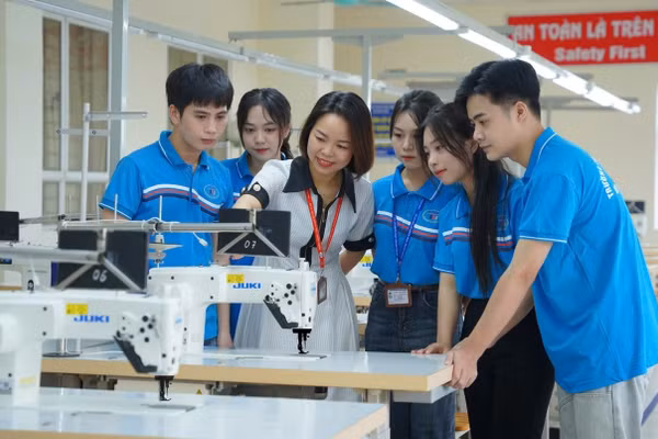Giờ thực hành của sinh viên Trường Đại học Công nghiệp và Thương mại Hà Nội. Ảnh: Website nhà trường