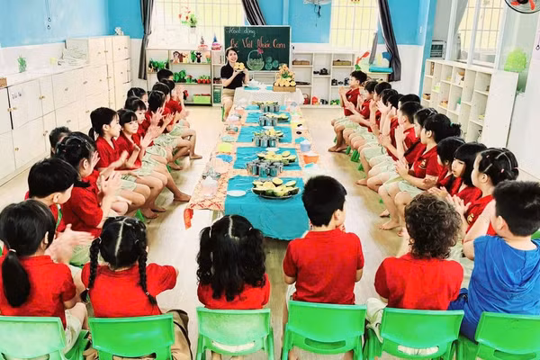 Tiết học của trẻ Trường Mầm non Tây Thạnh 2. Ảnh: NTCC