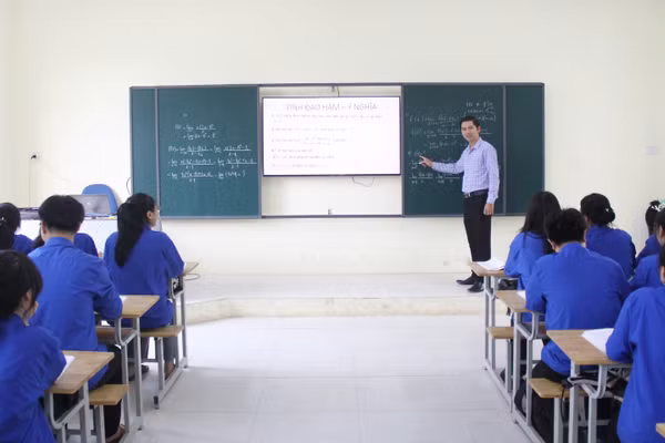 Một lớp học của Trường THPT Đức Hợp (Hưng Yên). Ảnh: TG