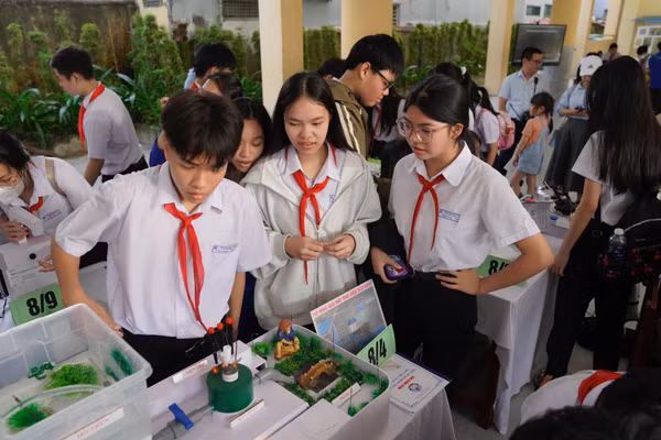 Hoạt động giáo dục STEM của học sinh Trường THCS Nguyễn Huệ (Hải Châu, Đà Nẵng). Ảnh: NTCC