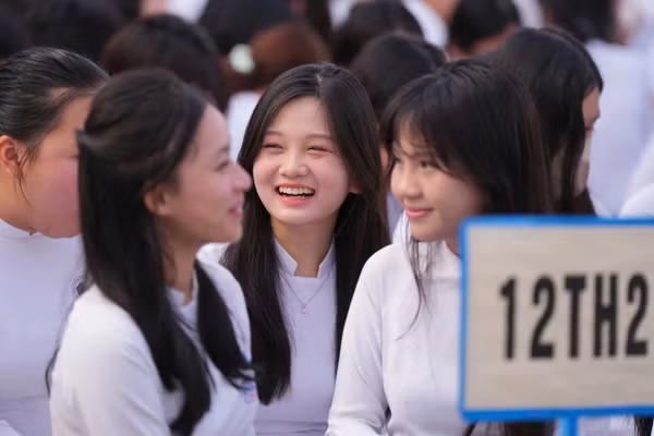 Học sinh lớp 12 TPHCM trong ngày tựu trường năm học 2025-2026. Ảnh minh họa: INT