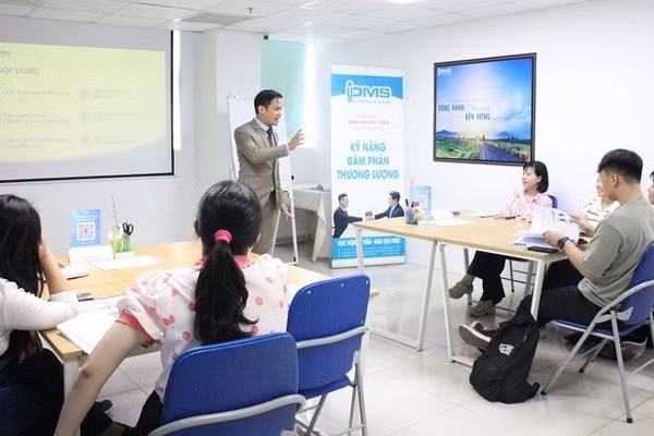 Các khóa học kỹ năng ngắn hạn thu hút đông người tham gia.