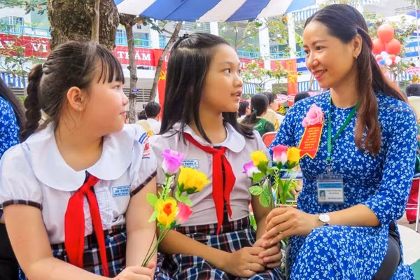 Tri ân thực sự không nằm trong một buổi lễ, mà ở thái độ ứng xử mỗi ngày của học trò. Ảnh: INT