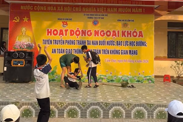 Trường THCS Mỹ Duệ (Hà Tĩnh) tổ chức tuyên truyền phòng chống đuối nước cho học sinh. 