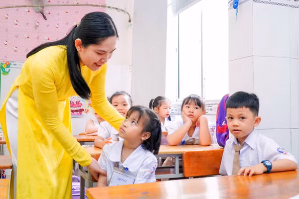 Cô trò Trường Tiểu học Ngô Quyền (TP Cần Thơ). Ảnh minh họa: Thành Thật