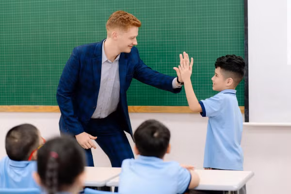 Giờ học tiếng Anh tại Ban Mai School. Ảnh: NTCC