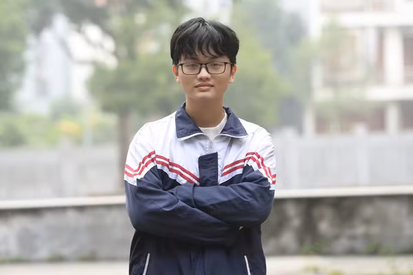 Bùi Anh Tú - học sinh lớp 11 chuyên Vật lý Trường THPT chuyên Biên Hòa.