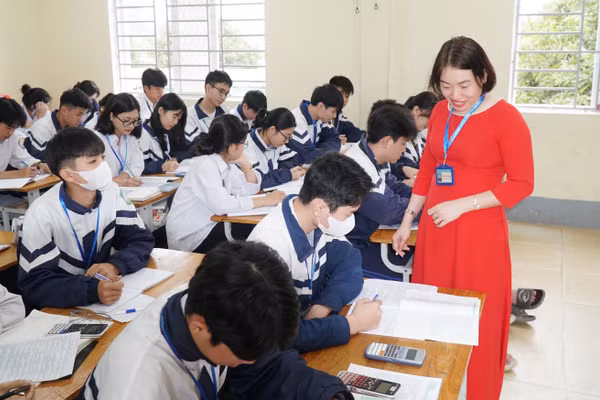 Giờ học của cô trò Trường THPT Nghi Lộc 4 (Nghệ An). Ảnh: Hồ Lài