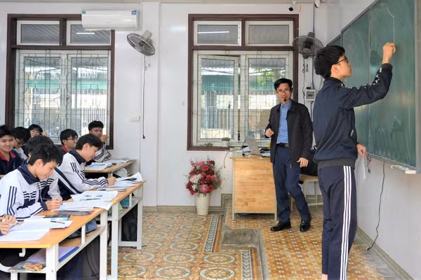 Giờ học của học sinh lớp 12 tại Trường THPT Lê Viết Thuật (Trường Vinh, Nghệ An).