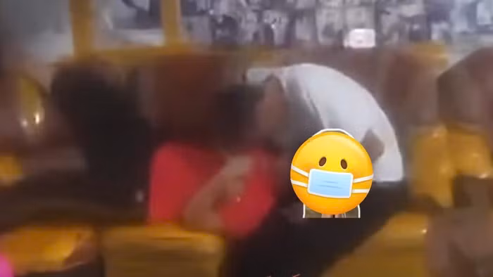 Bé gái nghi bị người đàn ông cưỡng hôn, đụng chạm cơ thể. (Ảnh cắt từ clip)