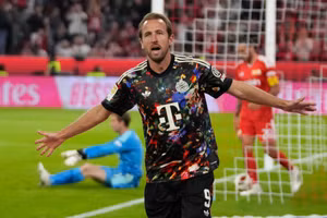 Harry Kane phá kỷ lục 49 năm ở Bundesliga