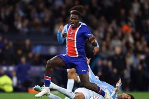 PSG mất chốt chặn quan trọng trước đại chiến Barcelona