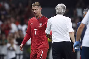 Ronaldo bất ngờ trở lại tuyển Bồ Đào Nha