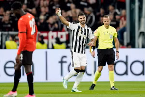 Juventus hụt 3 điểm, Benfica chiếm ngôi đầu Europa League
