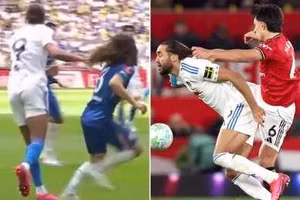 Pha kéo tóc ở trận Chelsea thắng Leeds khiến CĐV Man Utd nổi giận 