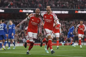 Arsenal bắt kịp Man City trên bảng xếp hạng Ngoại hạng Anh