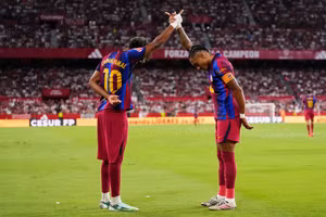 Raphinha lập hai hat-trick liên tiếp, Barca phá kỷ lục đầu mùa