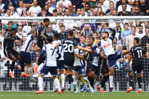 Chùm ảnh: Arsenal thắng trận derby Bắc London 'nóng bỏng'