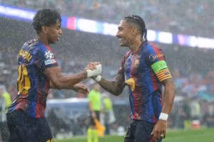 HLV Barca: 'Yamal xứng đáng giành Quả bóng Vàng'