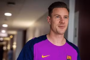 Barca tước băng đội trưởng của thủ môn Ter Stegen