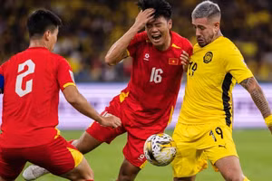 Truyền thông Malaysia đưa thầy trò HLV Peter Cklamovski ‘lên mây’
