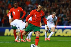 Ronaldo làm nên ‘điều điên rồ’ ở tuổi 39