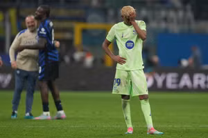 Sốc: Barca bị trừ điểm ngay vòng bảng Champions League mùa tới?