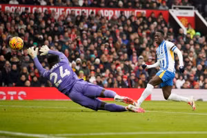 Thủ môn Andre Onana ‘tệ nhất lịch sử Man Utd’
