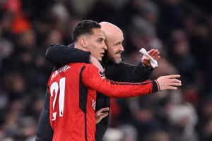 Antony rời ‘địa ngục’ Man Utd, tái ngộ thầy cũ Erik ten Hag 