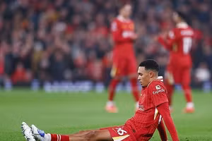 Liverpool trả giá đắt với ngôi đầu Ngoại hạng Anh 